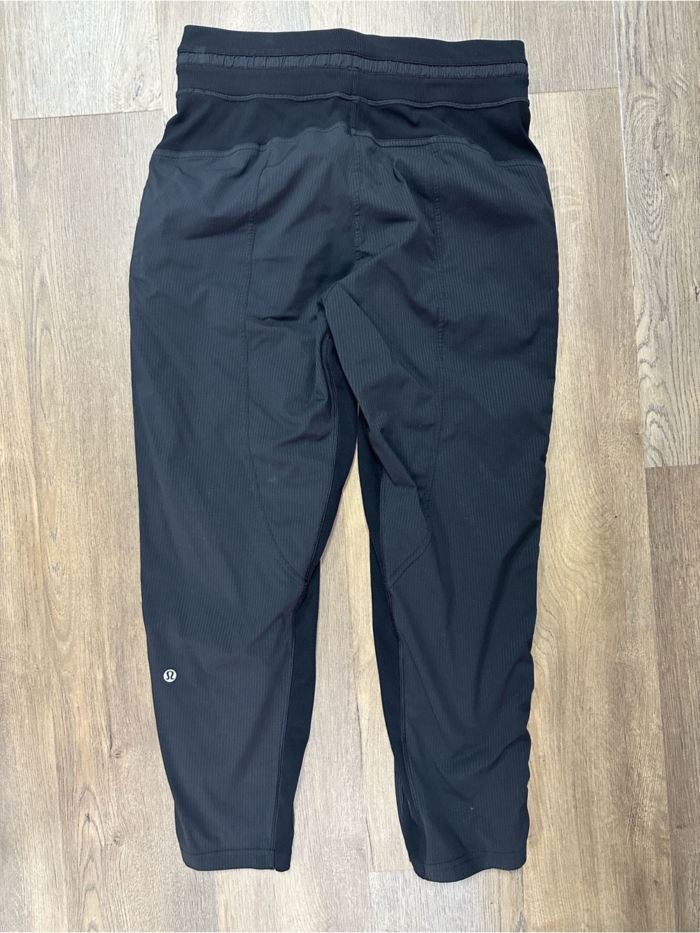 Lululemon Dance Studio Crop 25" Women’s size 6